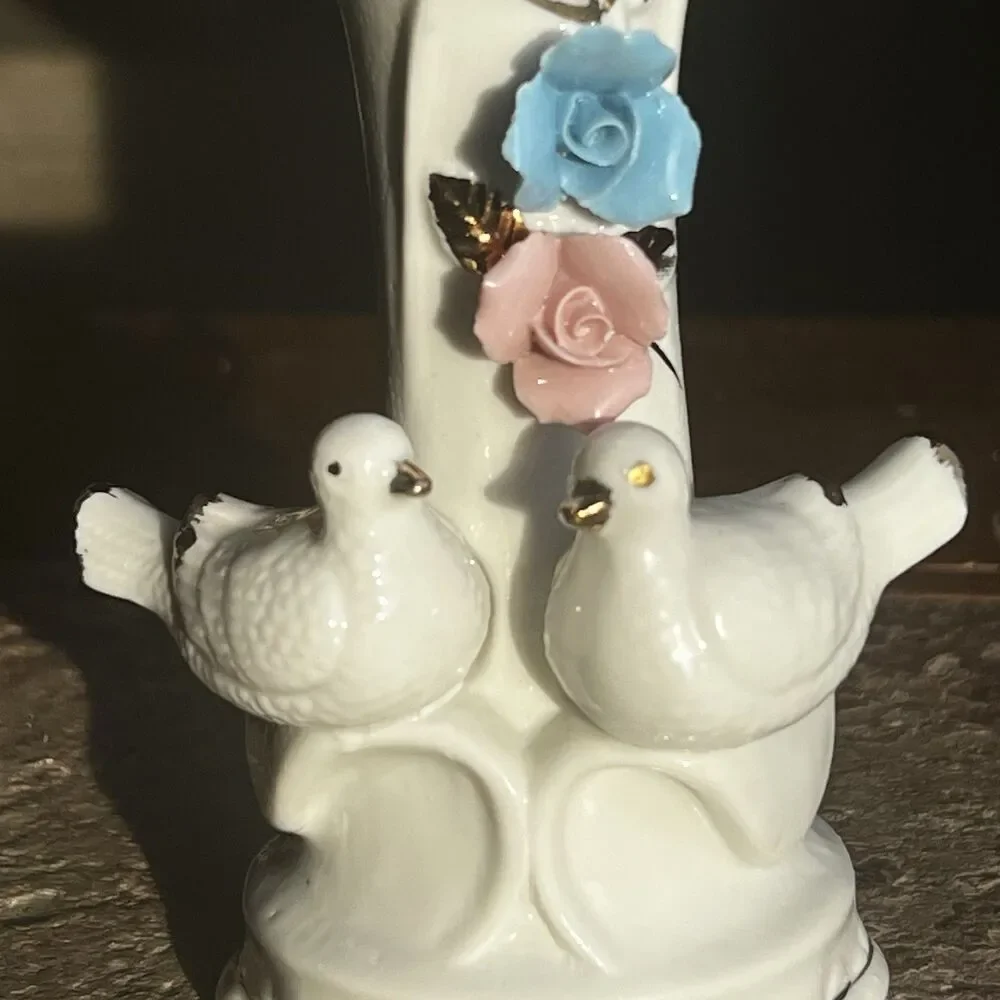 VTG Shiah Yih Porcelain Vase- Doves & Applied Blue/Pink Flowers- Gold Trim 6.5”